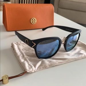 BN Tory Burch Navy and gold polarized sunglasses